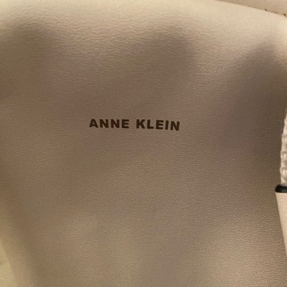 Anne Klein - Picture 5 of 7